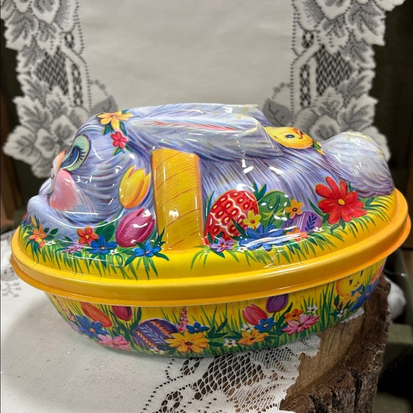 Vintage Easter Bunny Egg Candy Container - Picture 3 of 6